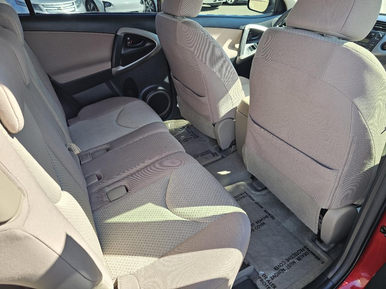 Toyota RAV4 Base I4 2WD 2006