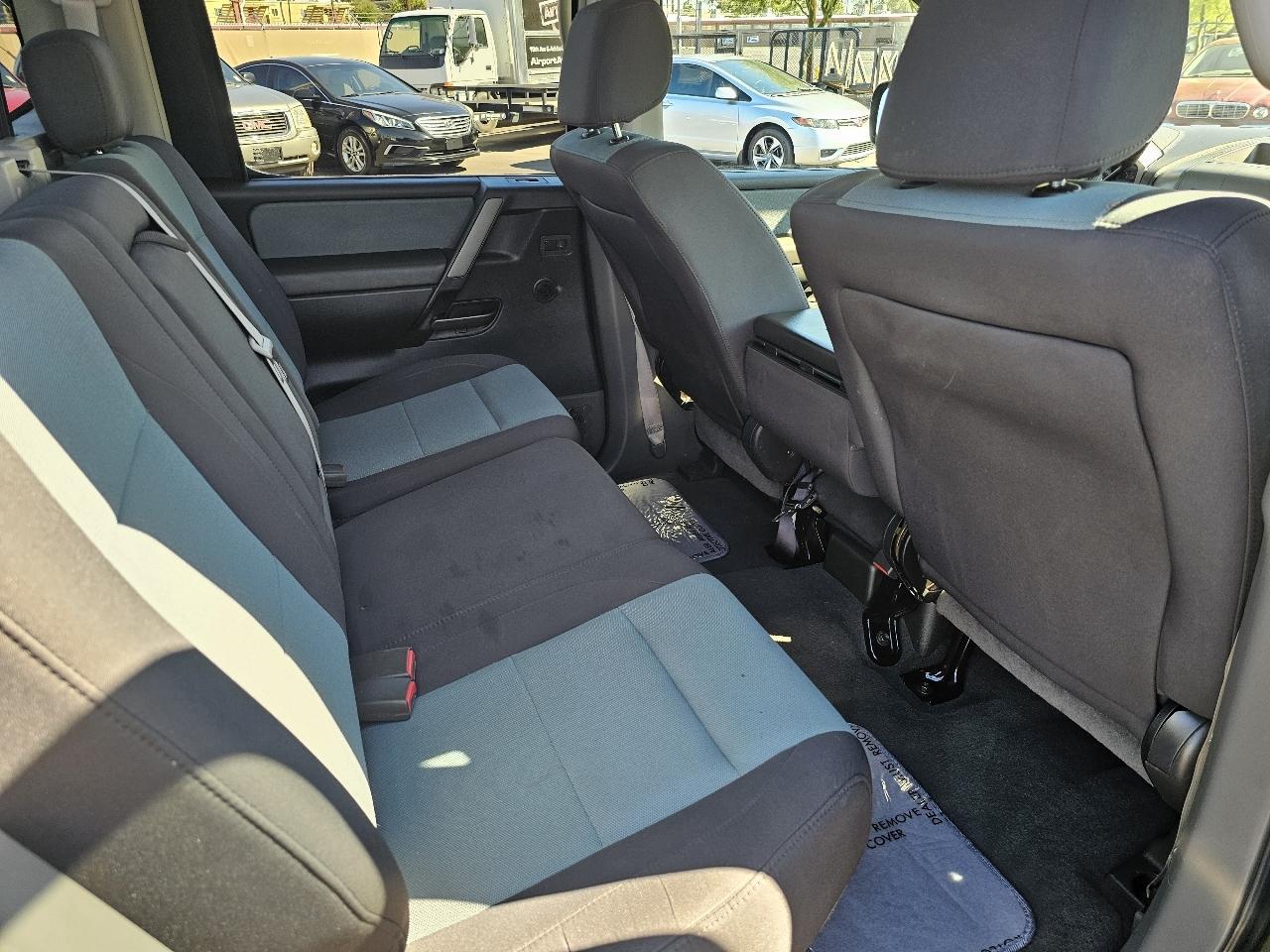 Nissan Titan XE Crew Cab 2WD 2005