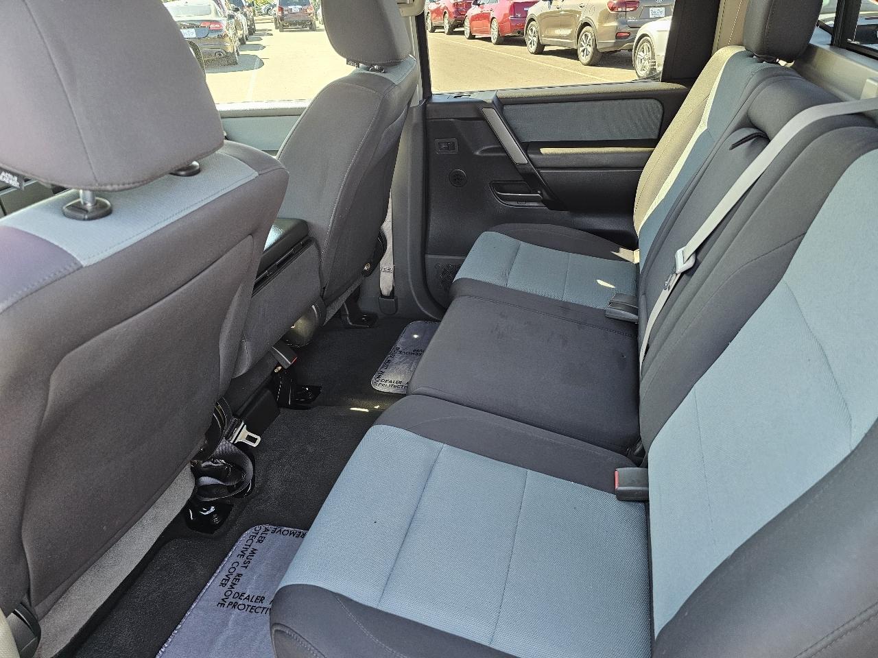 Nissan Titan XE Crew Cab 2WD 2005