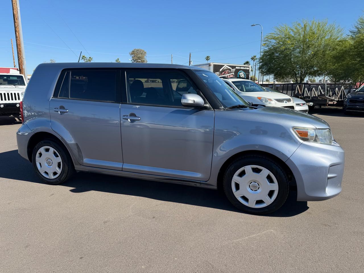 Scion xB 5-Door Wagon 5-Spd MT 2012