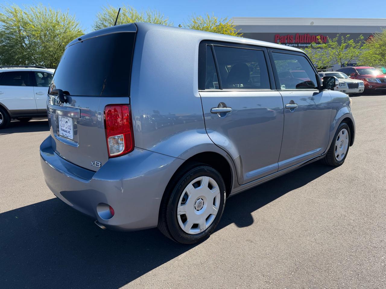 Scion xB 5-Door Wagon 5-Spd MT 2012