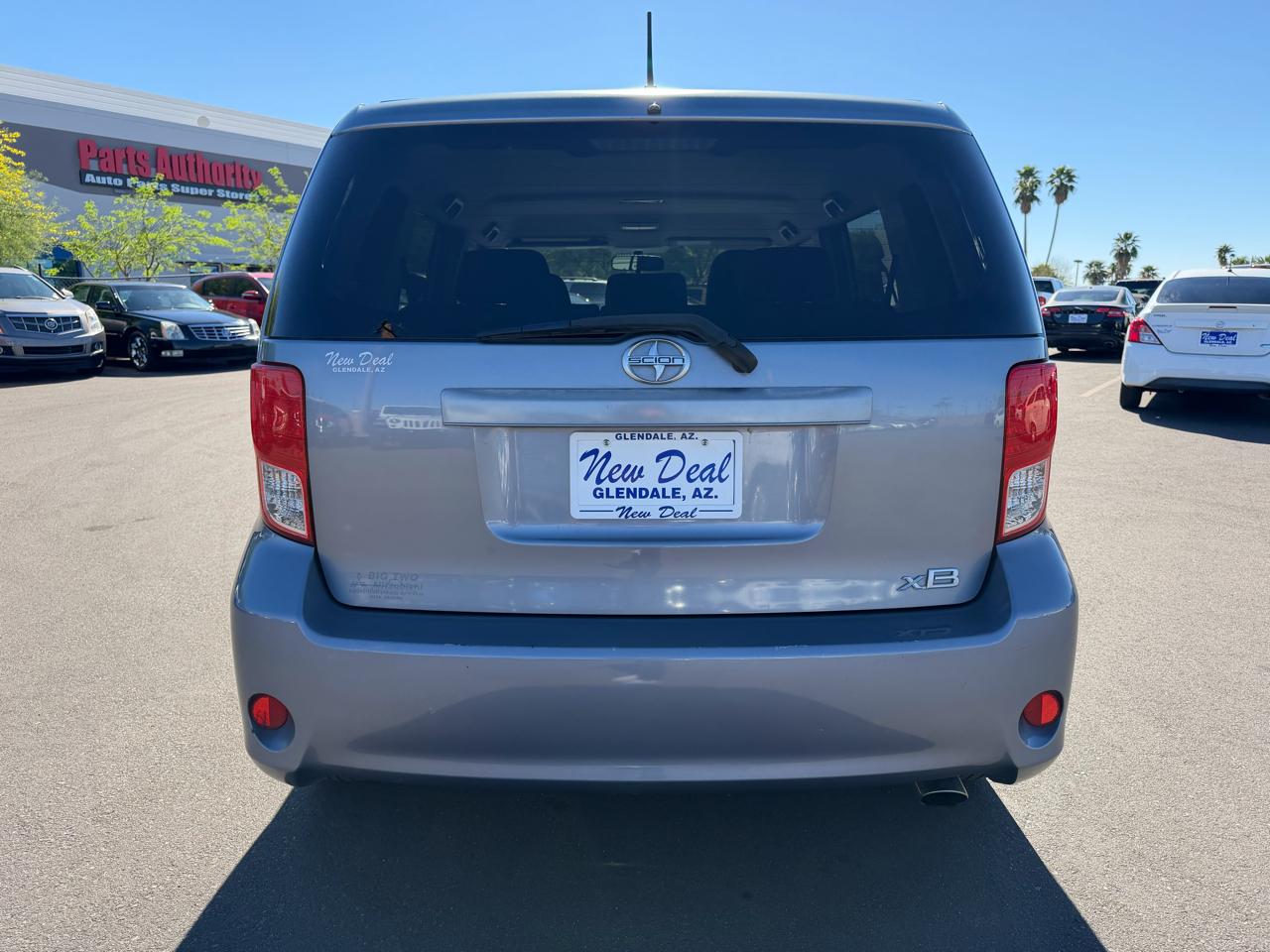 Scion xB 5-Door Wagon 5-Spd MT 2012