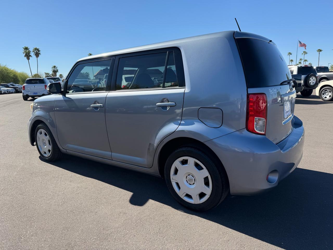 Scion xB 5-Door Wagon 5-Spd MT 2012