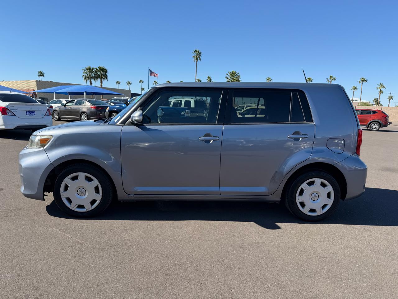 Scion xB 5-Door Wagon 5-Spd MT 2012