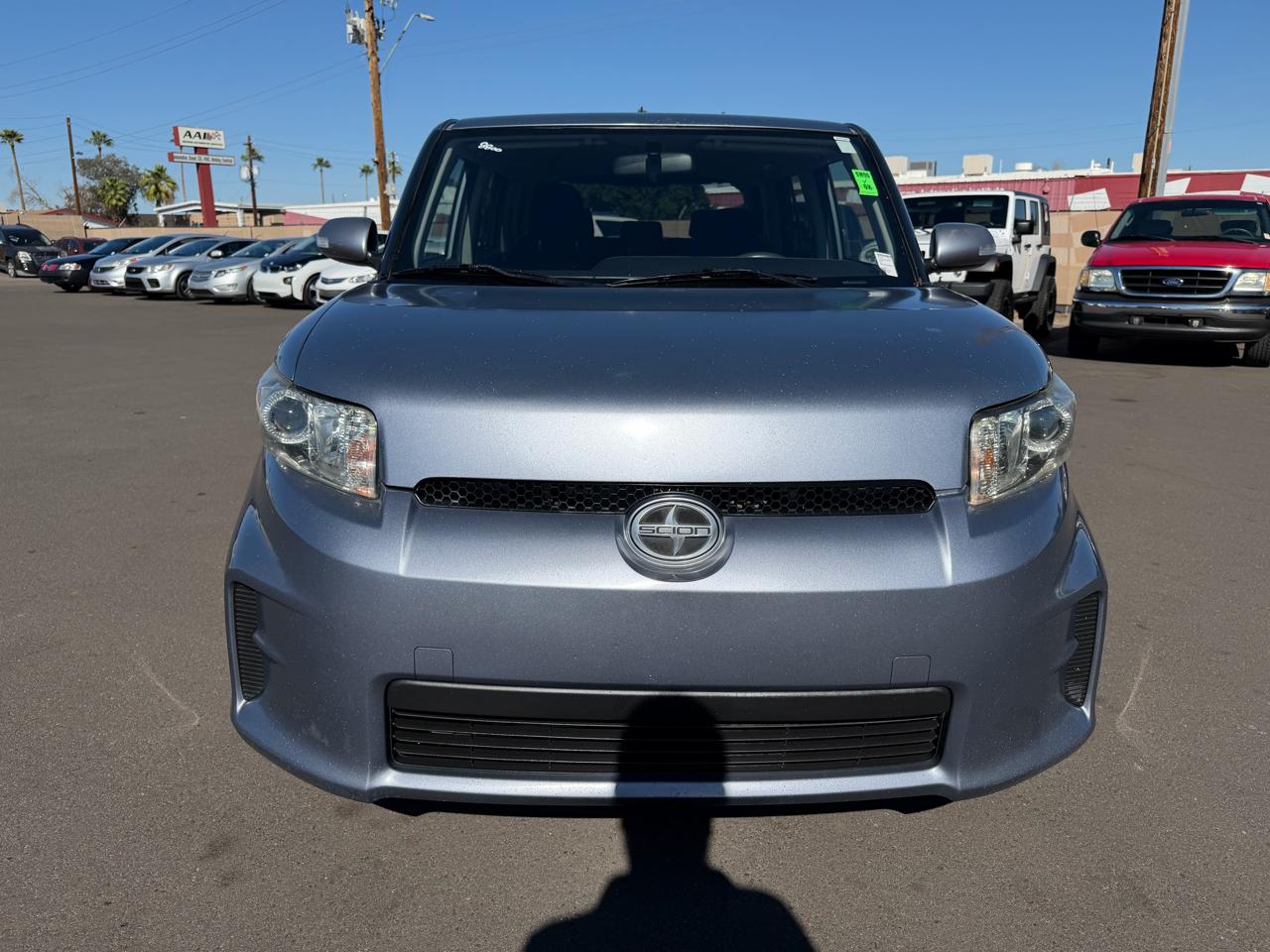 Scion xB 5-Door Wagon 5-Spd MT 2012