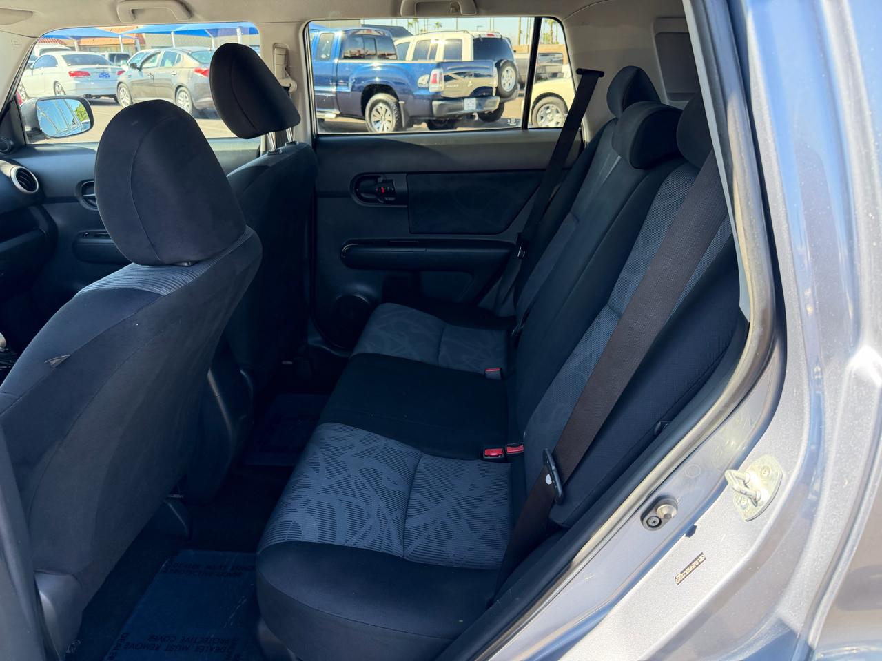 Scion xB 5-Door Wagon 5-Spd MT 2012