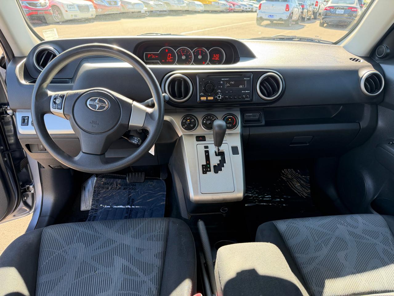 Scion xB 5-Door Wagon 5-Spd MT 2012