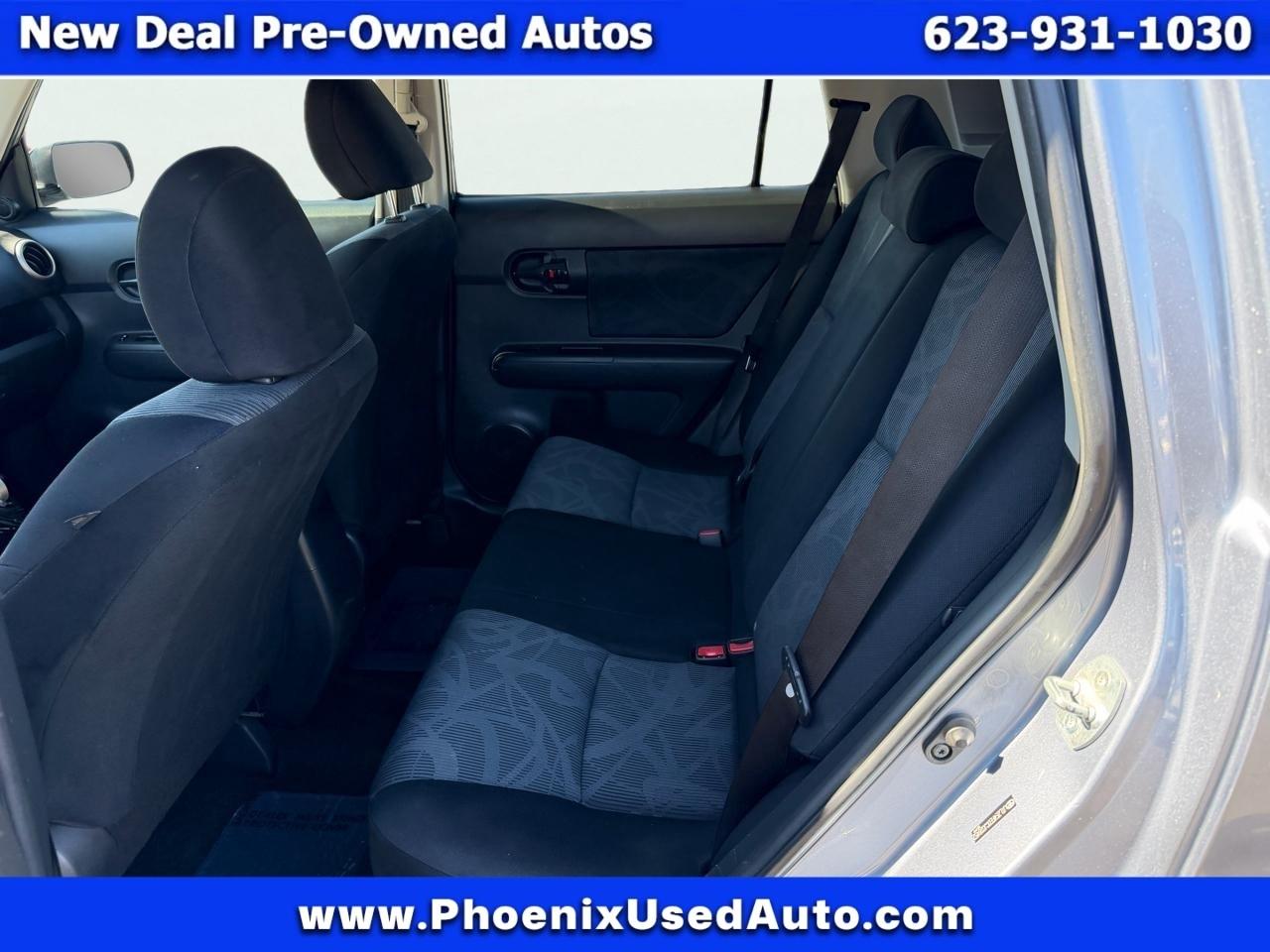 Scion xB 5-Door Wagon 5-Spd MT 2012