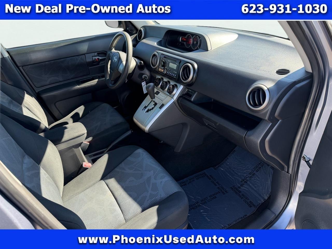 Scion xB 5-Door Wagon 5-Spd MT 2012