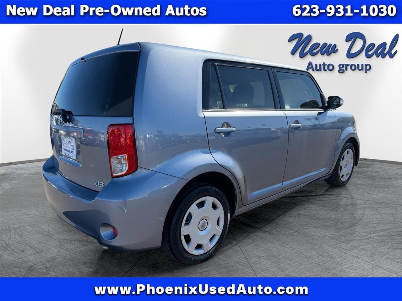 Scion xB 5-Door Wagon 5-Spd MT 2012