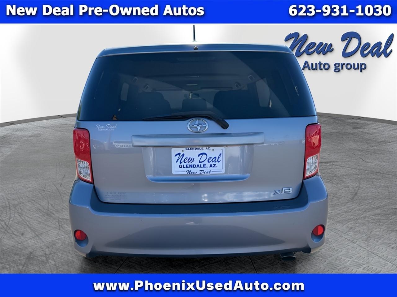 Scion xB 5-Door Wagon 5-Spd MT 2012
