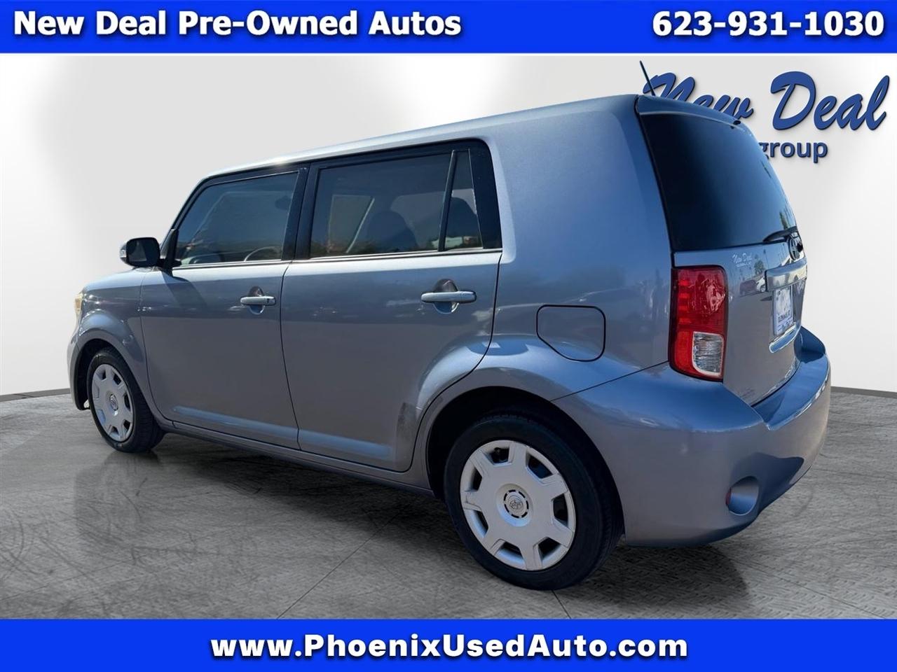 Scion xB 5-Door Wagon 5-Spd MT 2012
