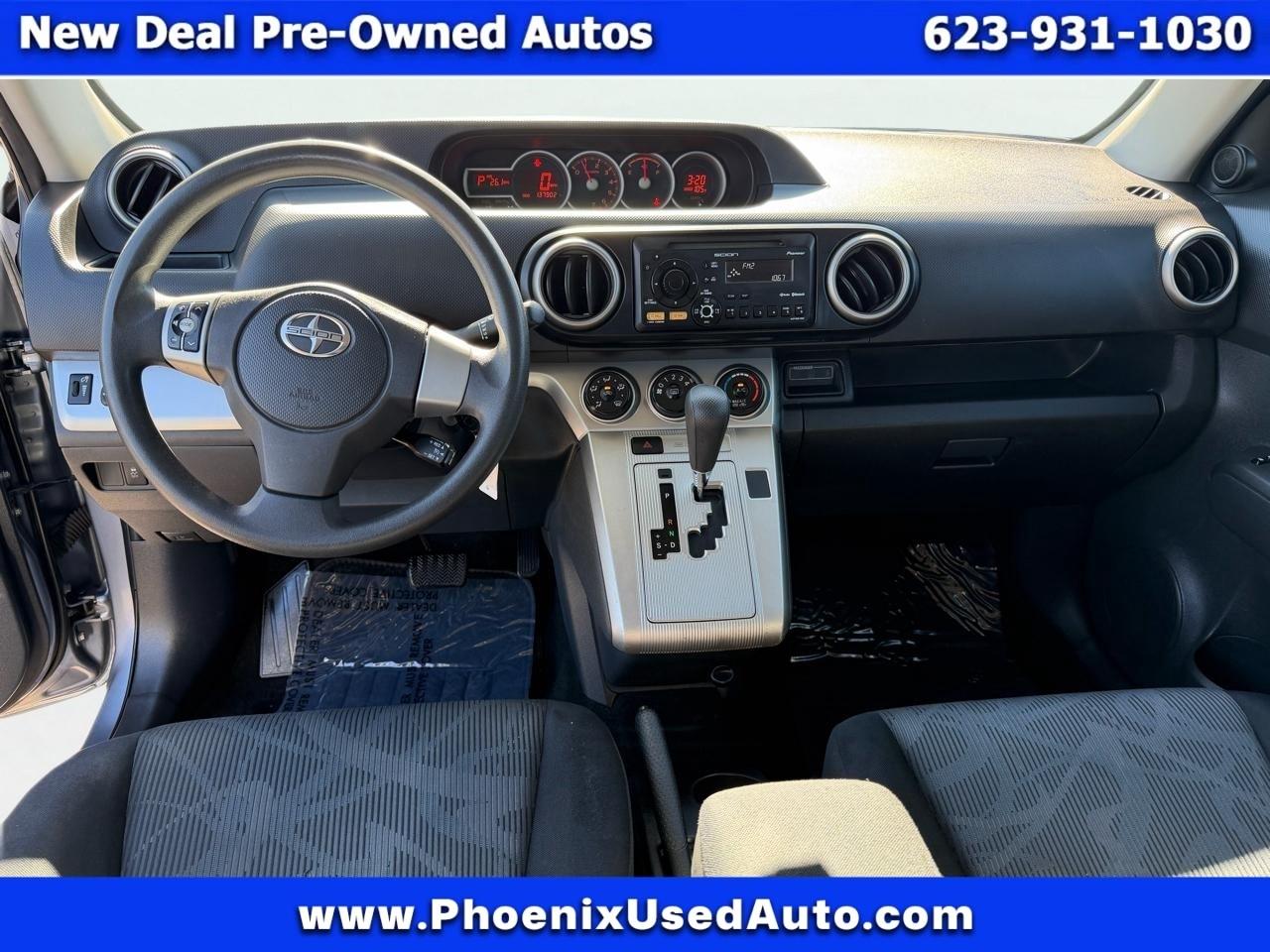 Scion xB 5-Door Wagon 5-Spd MT 2012