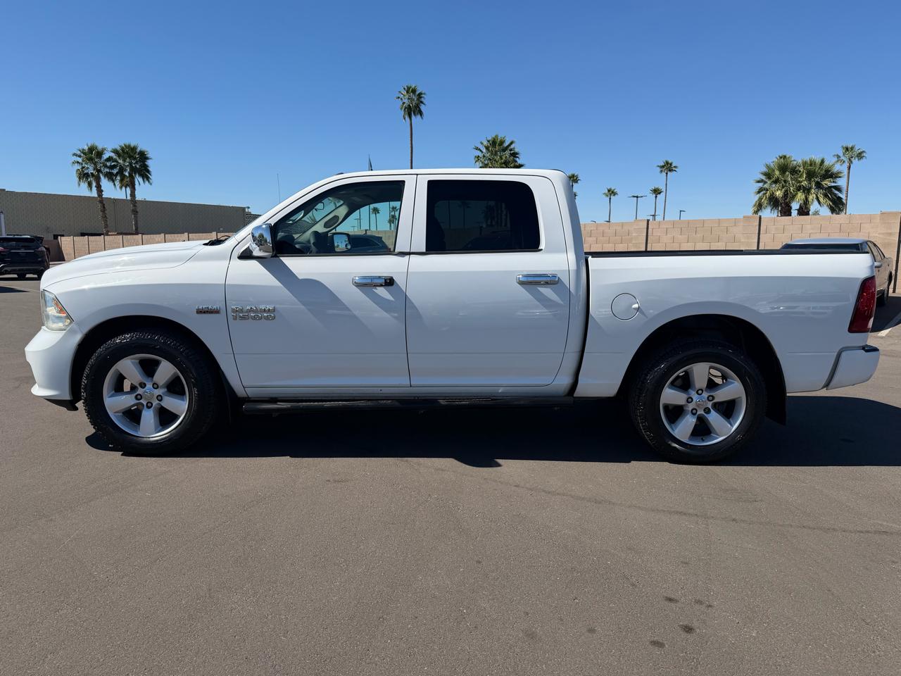 RAM 1500 2WD Crew Cab 140.5" Express 2014