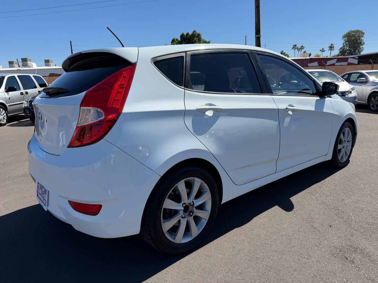Hyundai Accent SE 5-Door 2012