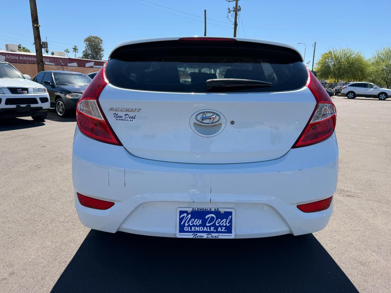 Hyundai Accent SE 5-Door 2012