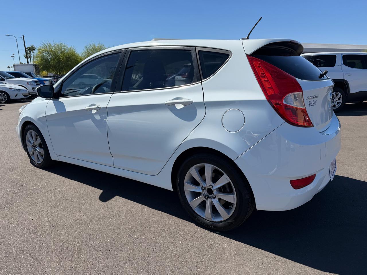 Hyundai Accent SE 5-Door 2012