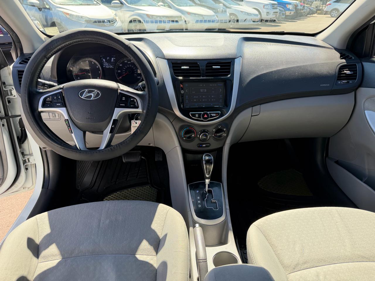 Hyundai Accent SE 5-Door 2012