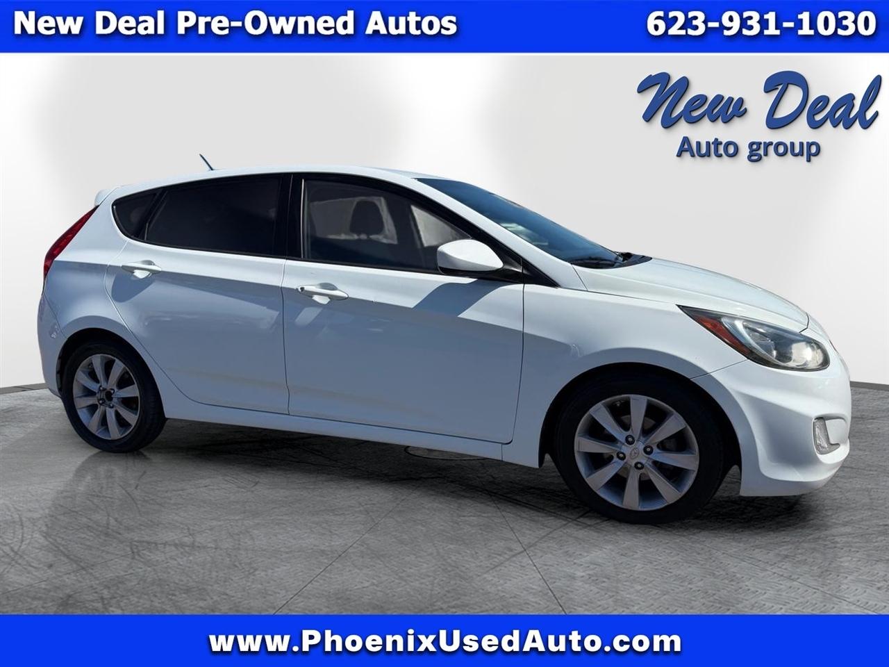 2012 Hyundai Accent SE 5-Door