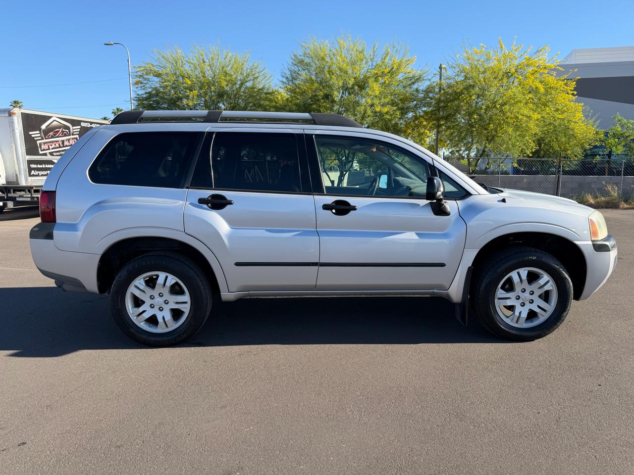 Mitsubishi Endeavor LS FWD 2005