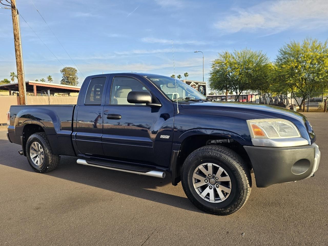 Mitsubishi Raider DuroCross V8 Extended Cab 4WD 2006