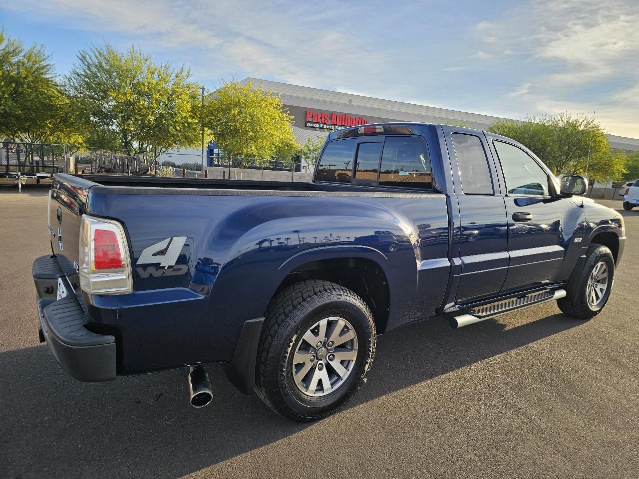 Mitsubishi Raider DuroCross V8 Extended Cab 4WD 2006