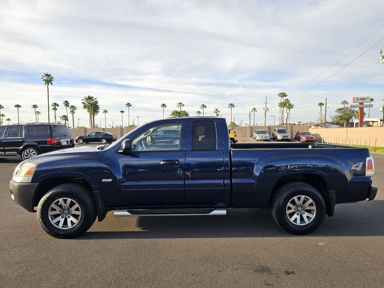 Mitsubishi Raider DuroCross V8 Extended Cab 4WD 2006