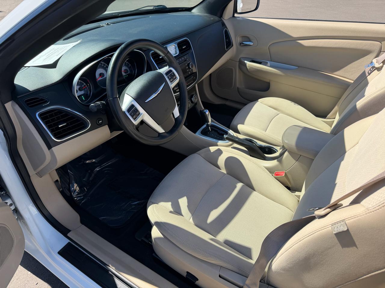 Chrysler 200 Touring Convertible 2011