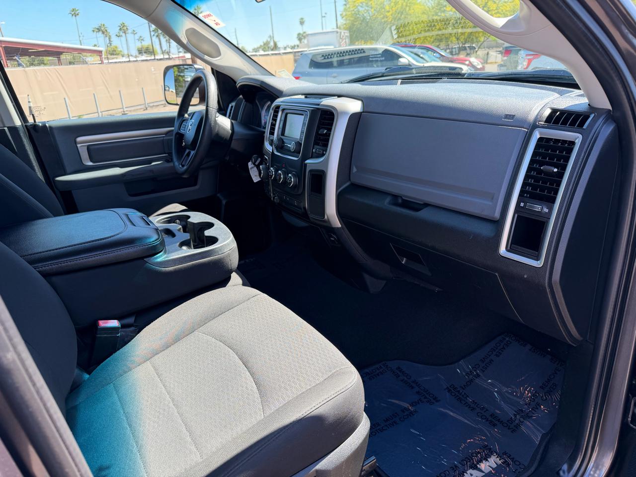 RAM 1500 Classic Tradesman Quad Cab 4WD 2020