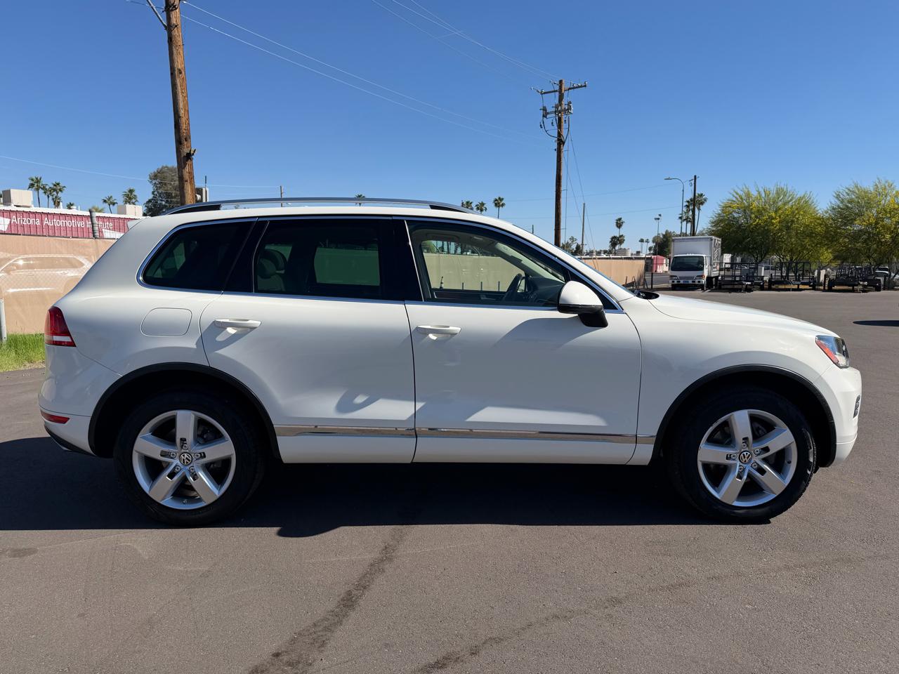 Volkswagen Touareg VR6 Sport w/Navigation 2012