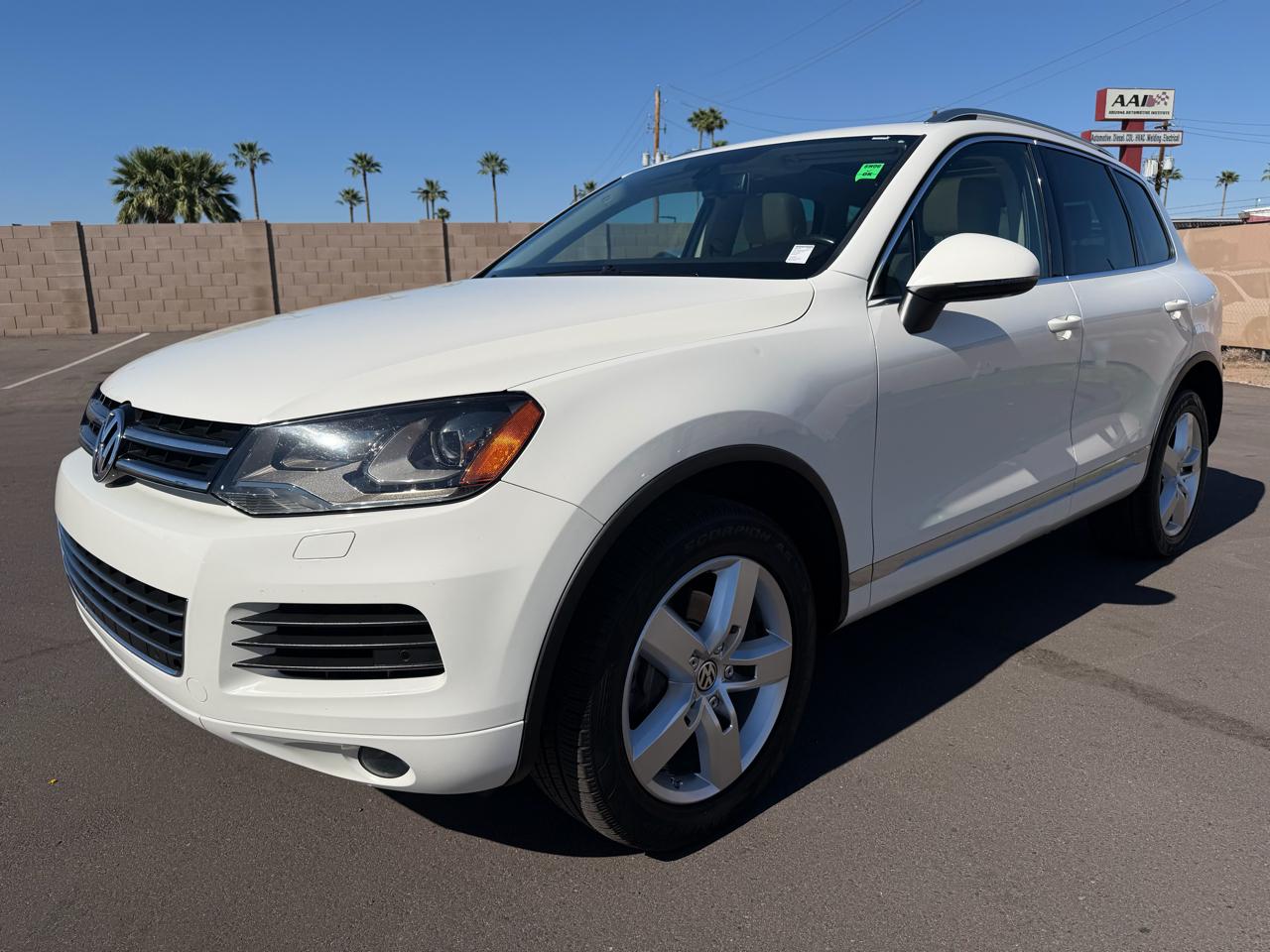 Volkswagen Touareg VR6 Sport w/Navigation 2012