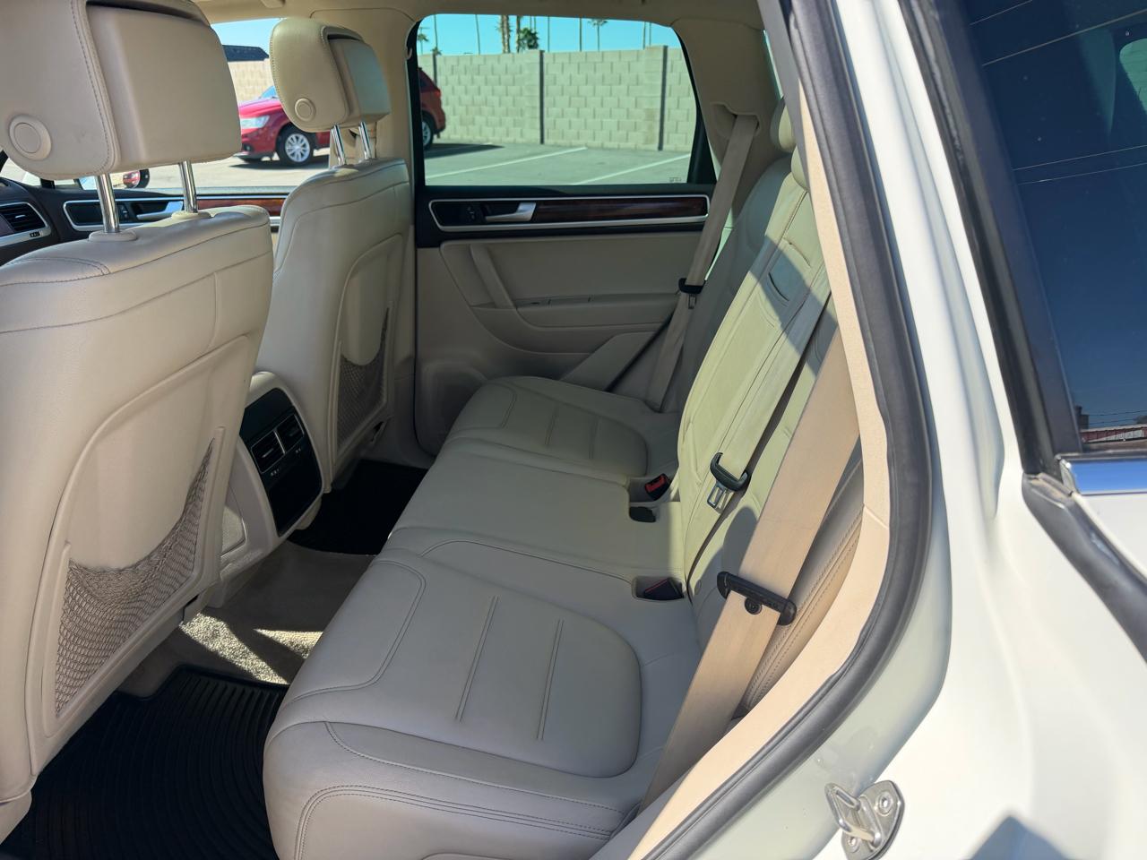 Volkswagen Touareg VR6 Sport w/Navigation 2012