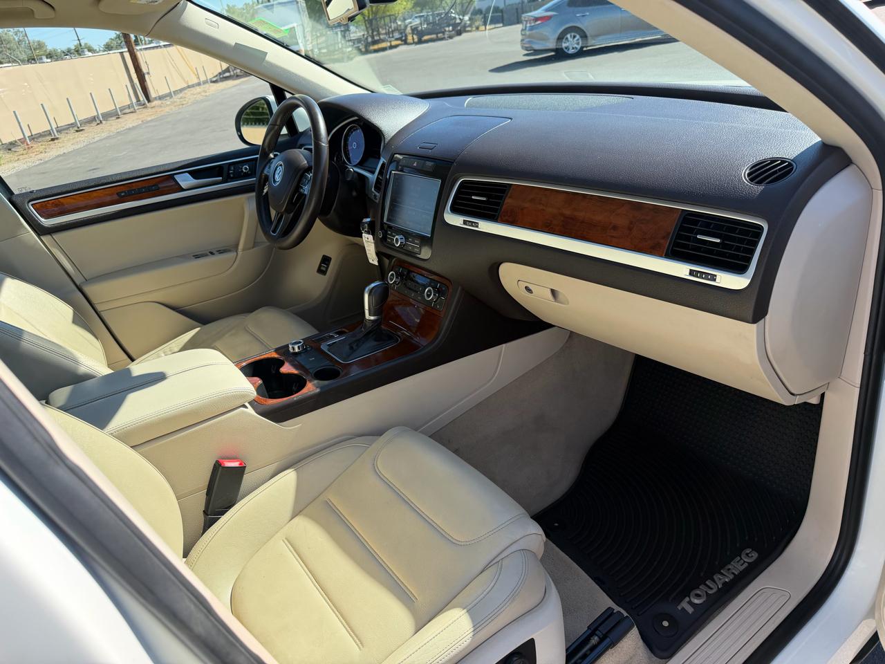 Volkswagen Touareg VR6 Sport w/Navigation 2012