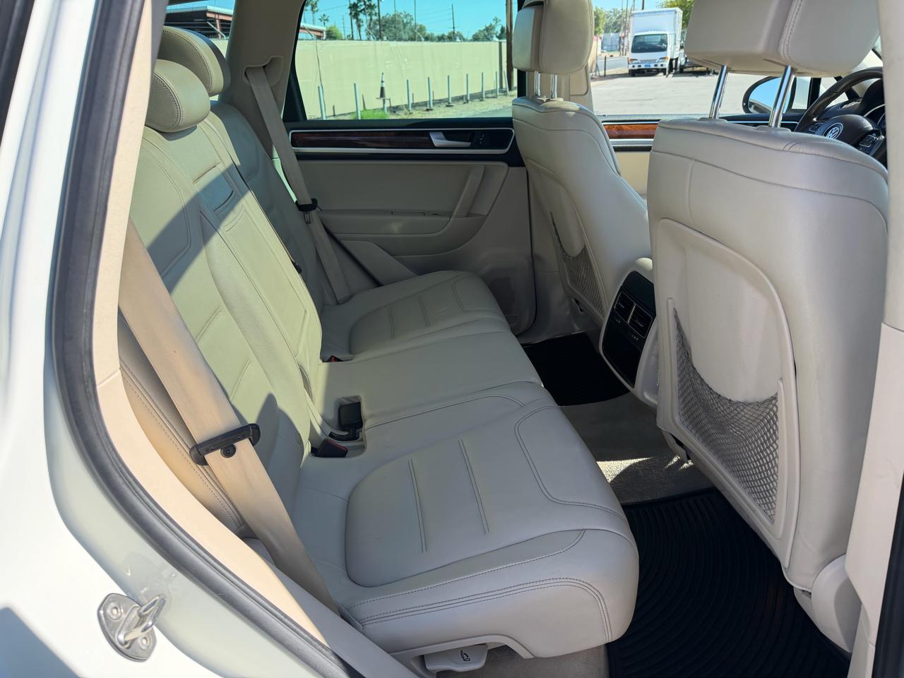 Volkswagen Touareg VR6 Sport w/Navigation 2012