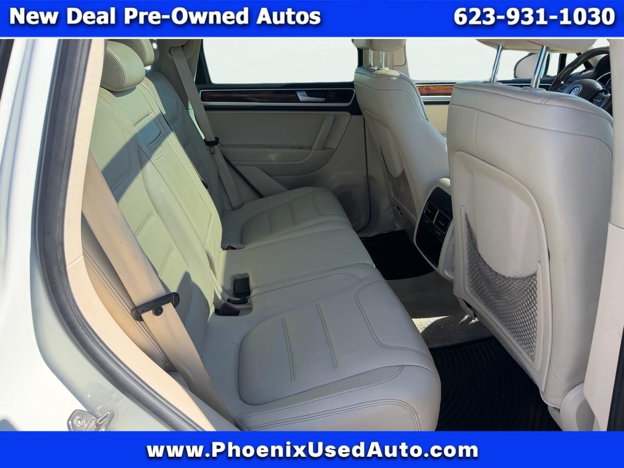 Volkswagen Touareg VR6 Sport w/Navigation 2012