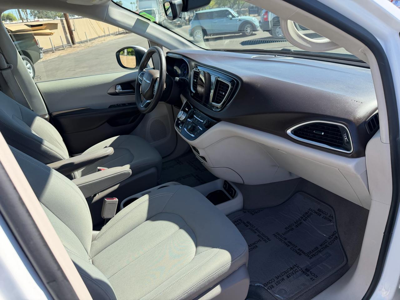 Chrysler Pacifica Touring 2017