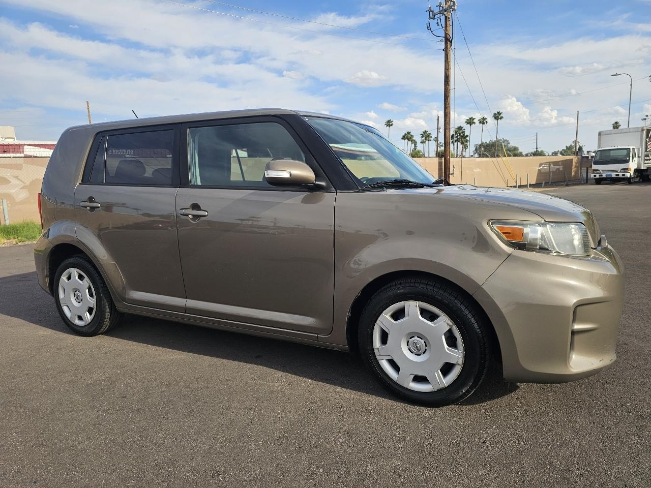 Scion xB 5-Door Wagon 4-Spd AT 2012