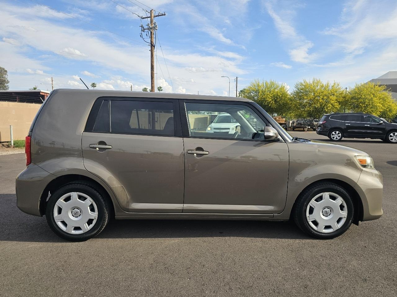 Scion xB 5-Door Wagon 4-Spd AT 2012