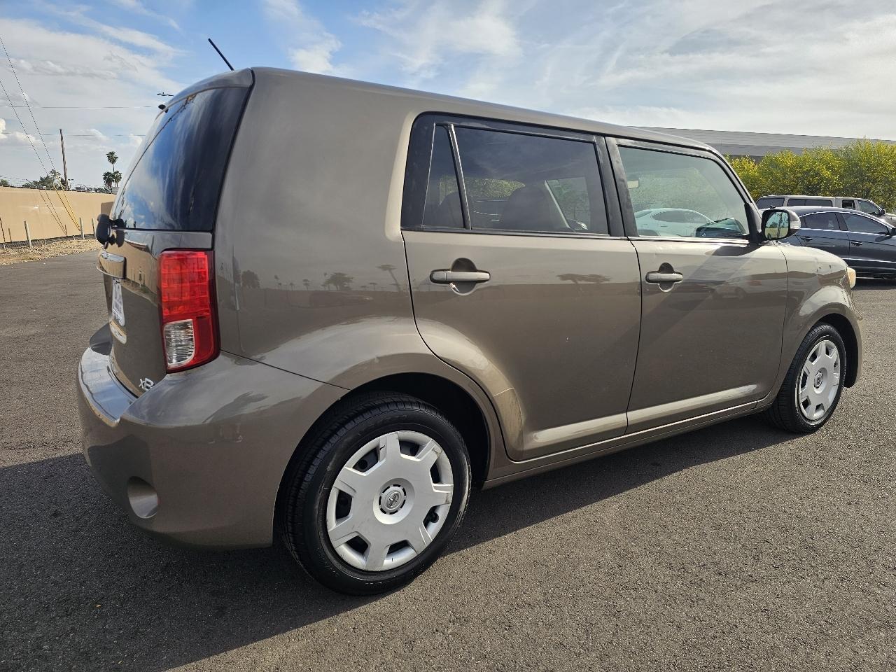 Scion xB 5-Door Wagon 4-Spd AT 2012