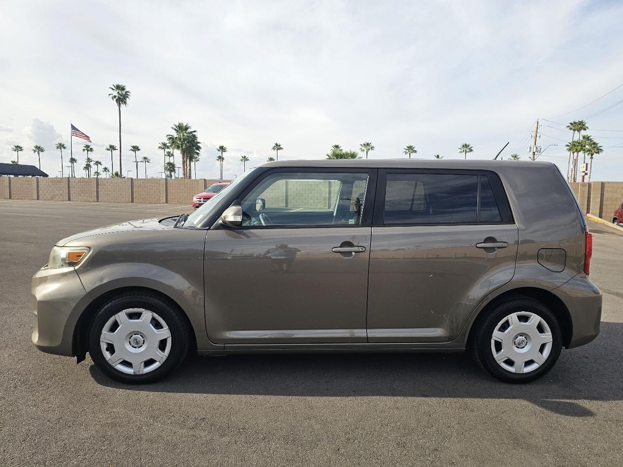 Scion xB 5-Door Wagon 4-Spd AT 2012