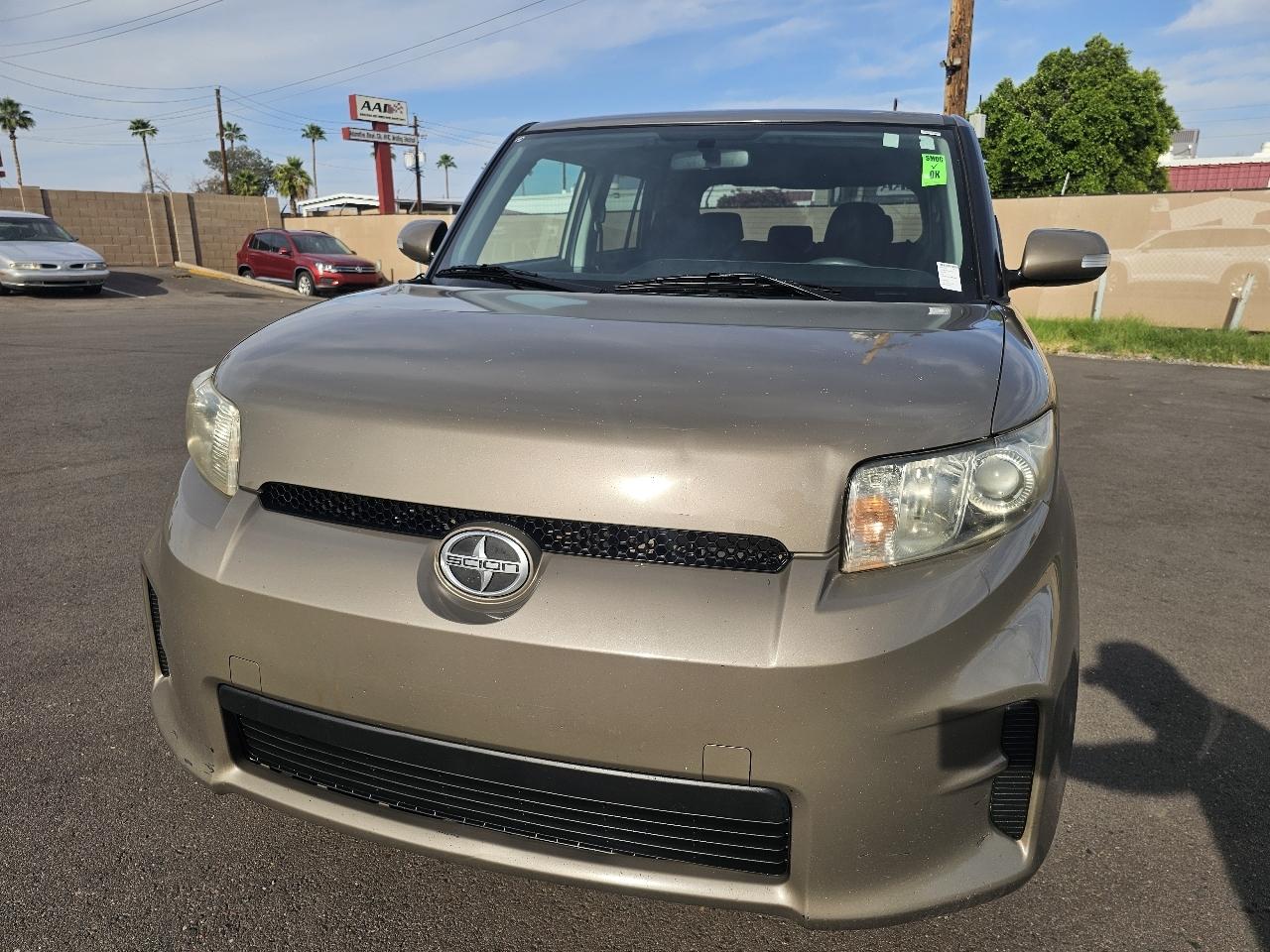 Scion xB 5-Door Wagon 4-Spd AT 2012