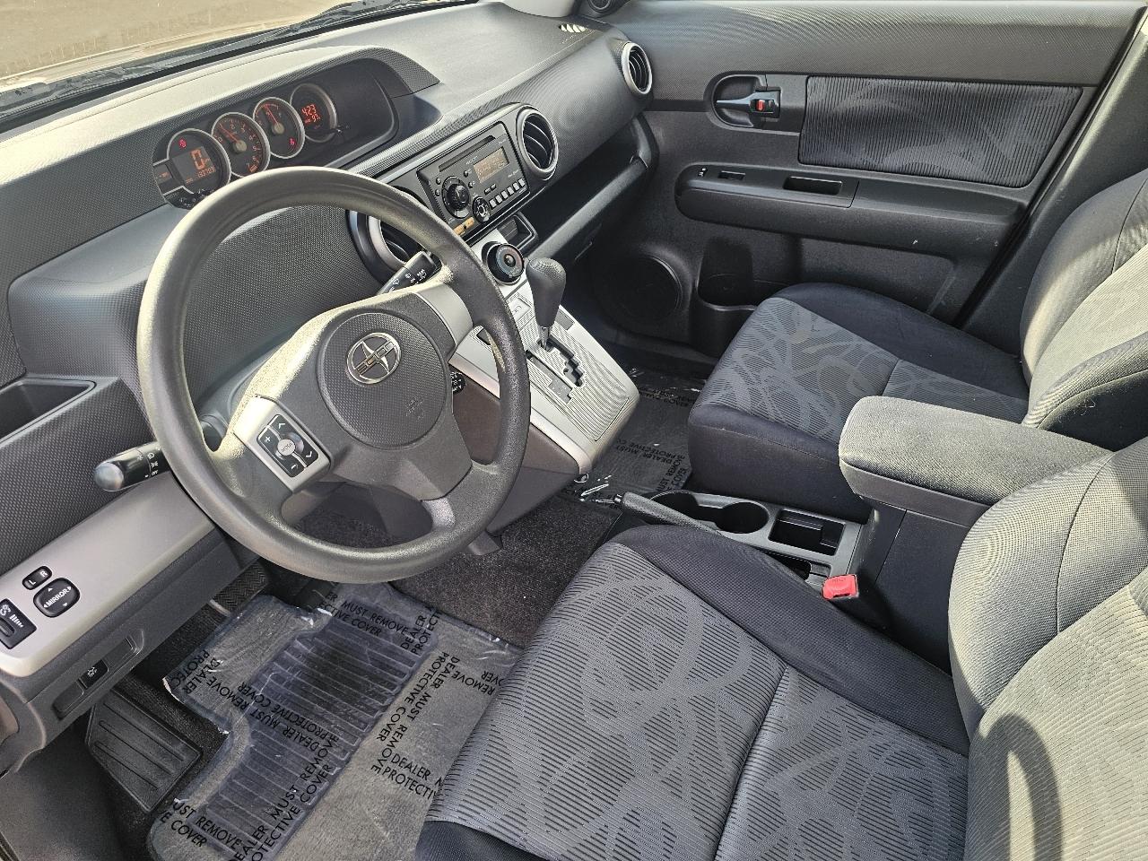 Scion xB 5-Door Wagon 4-Spd AT 2012