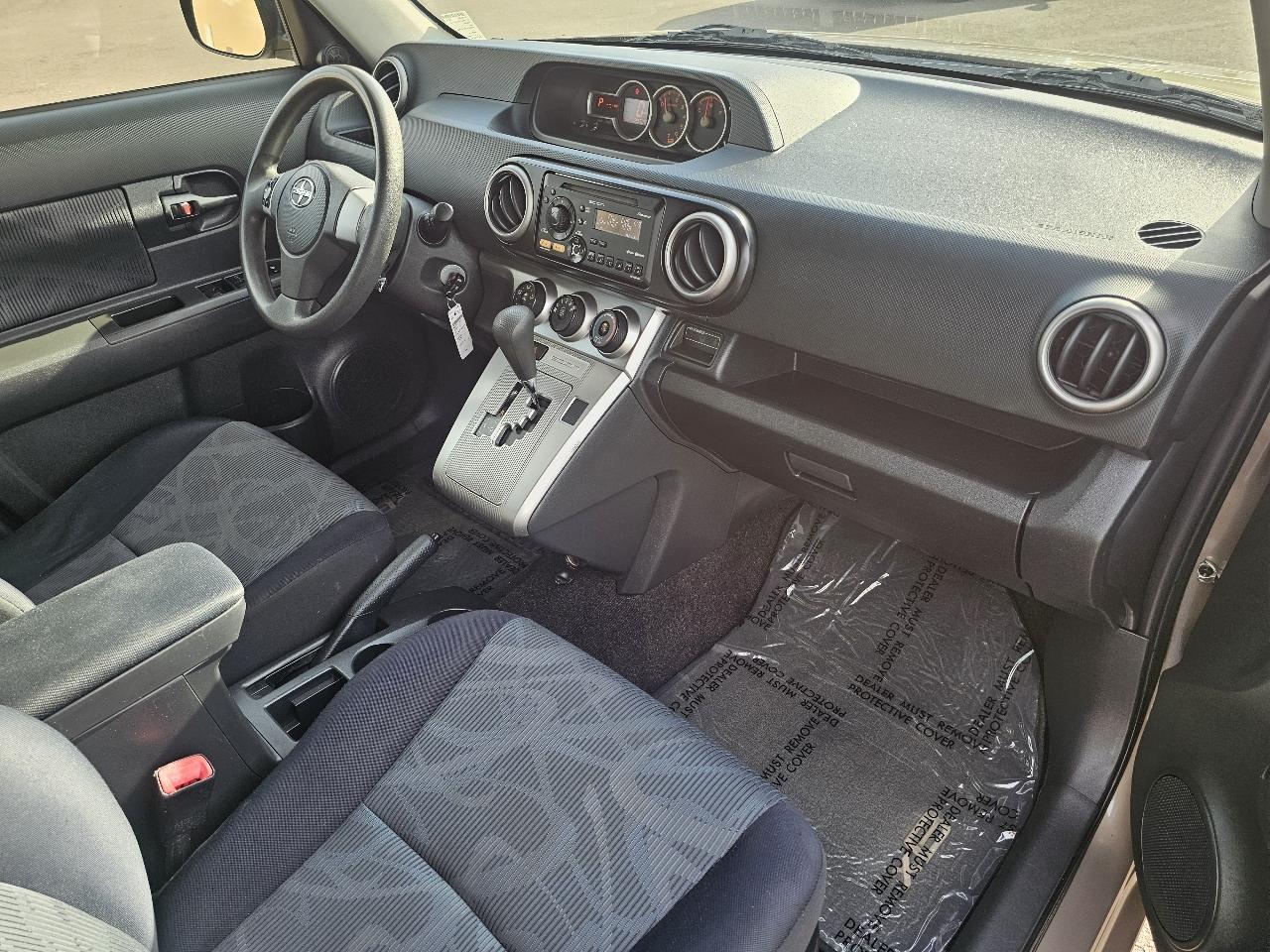 Scion xB 5-Door Wagon 4-Spd AT 2012