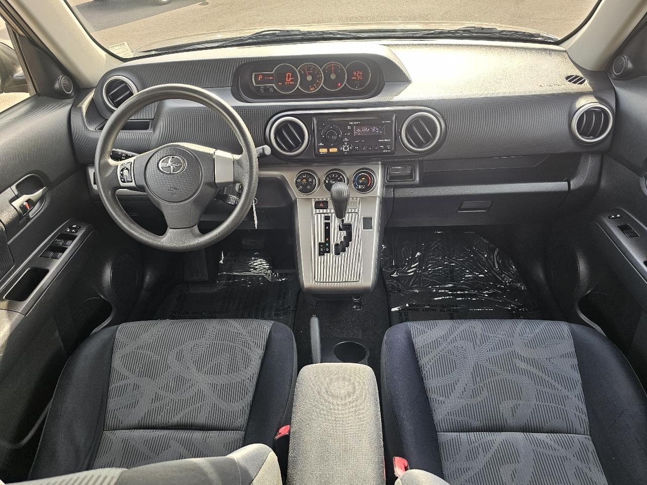 Scion xB 5-Door Wagon 4-Spd AT 2012