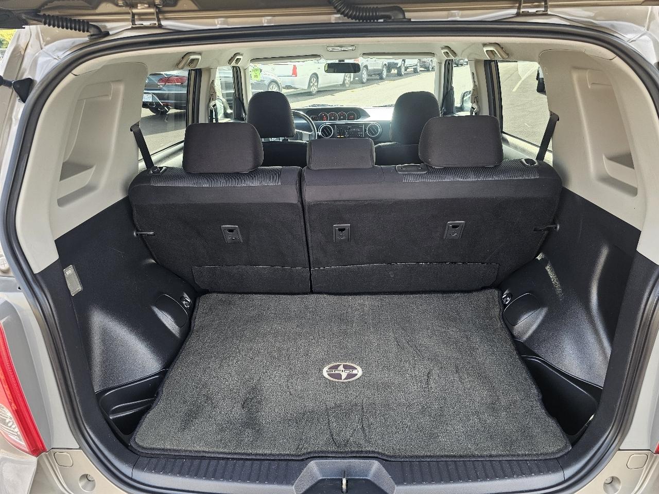 Scion xB 5-Door Wagon 4-Spd AT 2012