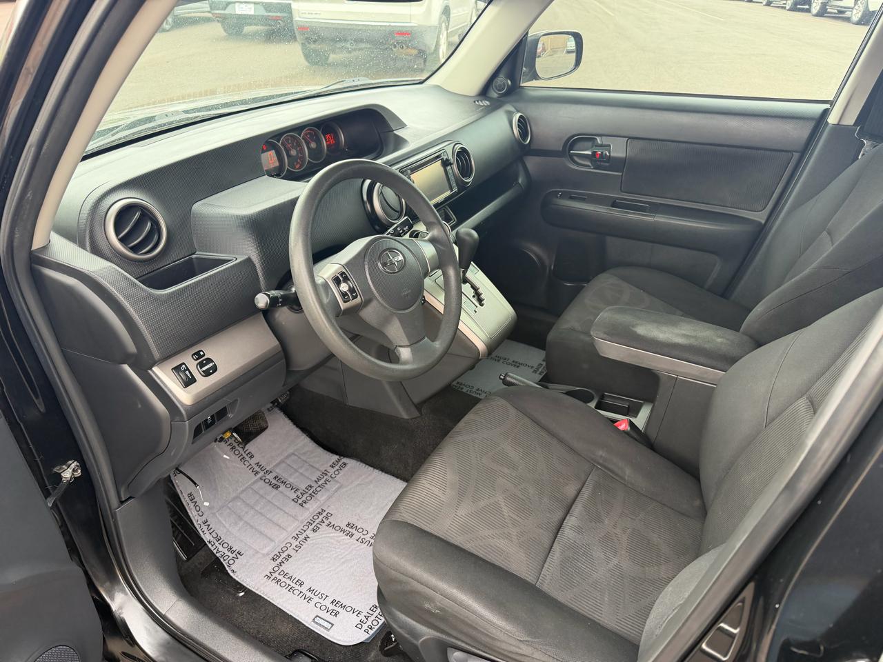 Scion xB 5-Door Wagon 4-Spd AT 2015