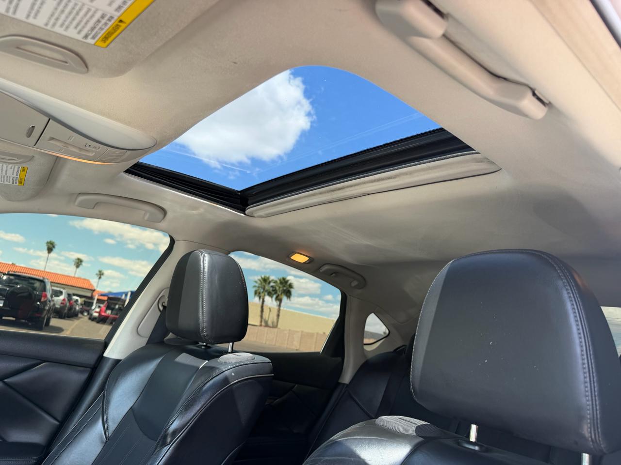 Infiniti Q70 3.7 AWD 2015