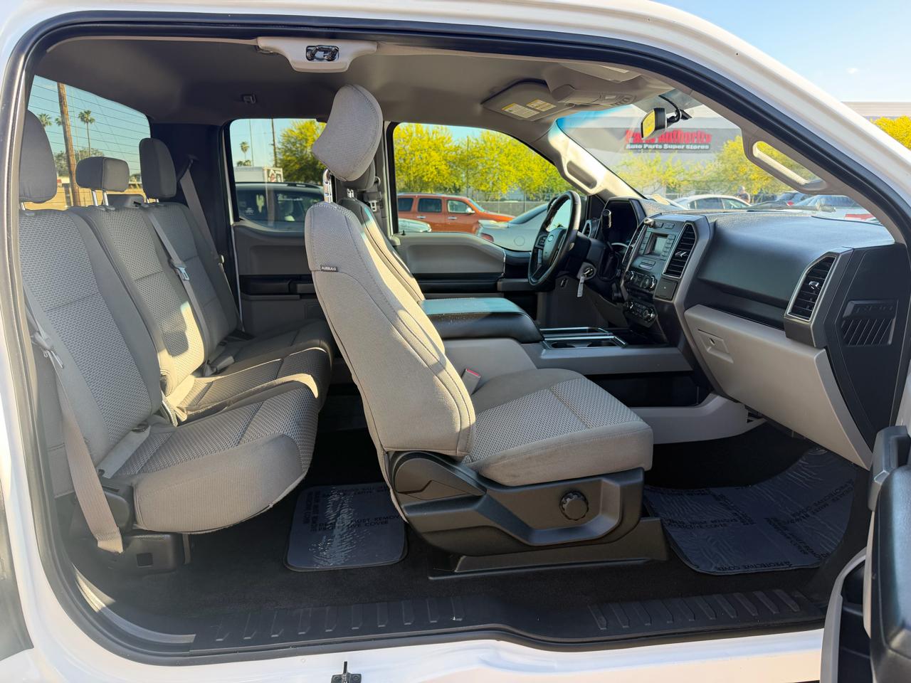 Ford F-150 2WD SuperCab 145" XL 2017