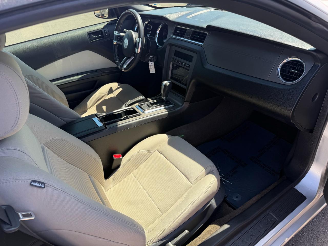 Ford Mustang V6 Coupe 2013