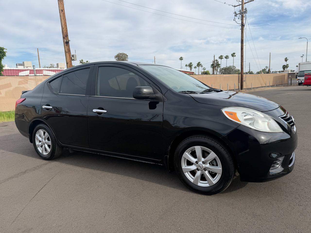 Nissan Versa 1.6 S Plus 2014